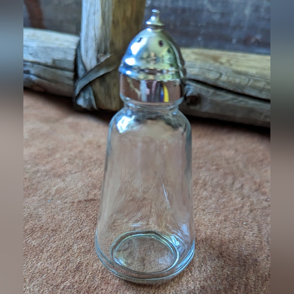Vintage Clear Glass Salt & Pepper Shakers With Silver Lids - Picture 2 of 7